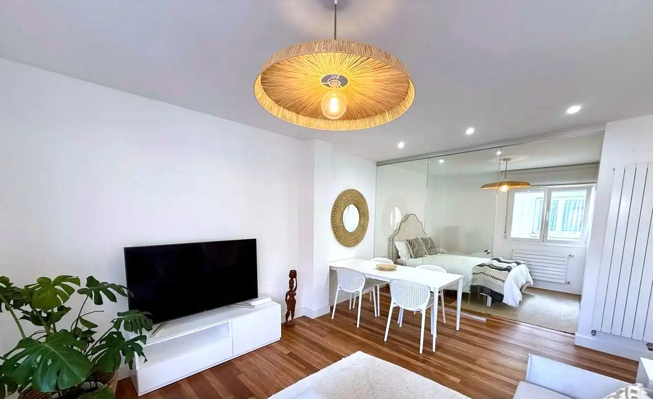 Sala d'estar de Pis en venda en Castro-Urdiales amb Calefacció, Parquet i Internet