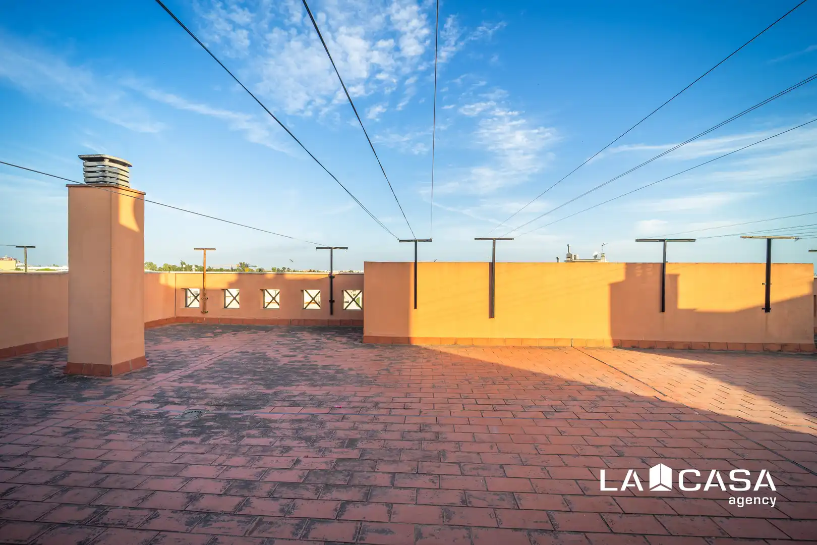 Terrassa de Pis en venda en Dos Hermanas amb Terrassa, Piscina i Balcó