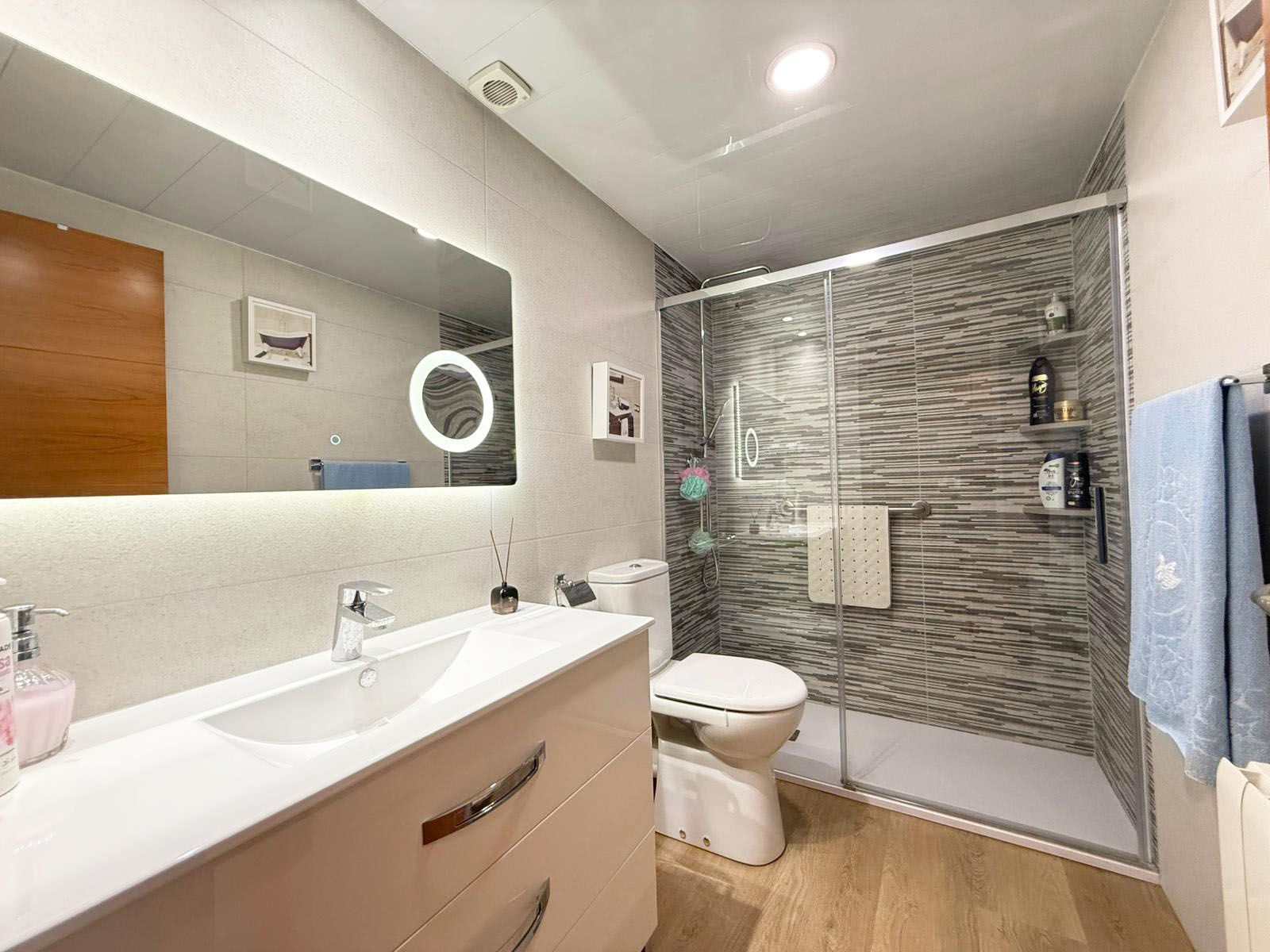 Baño de Planta baja en venta en  Barcelona Capital con Calefacción y Balcón