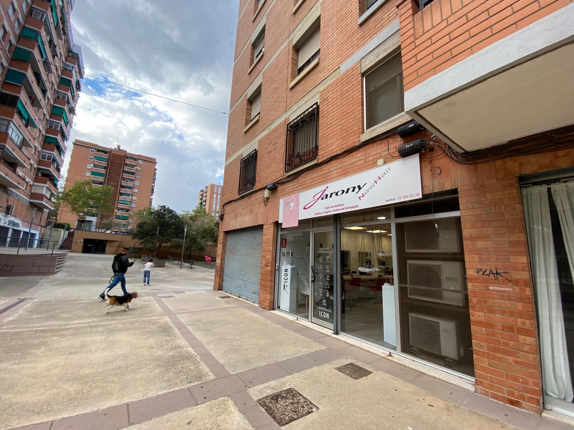 Premises to rent in Badalona  with Air Conditioner and Furnished