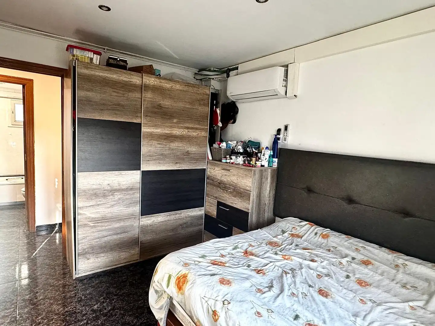 Dormitori de Pis en venda en Girona amb Aire condicionat, Calefacció i Moblat
