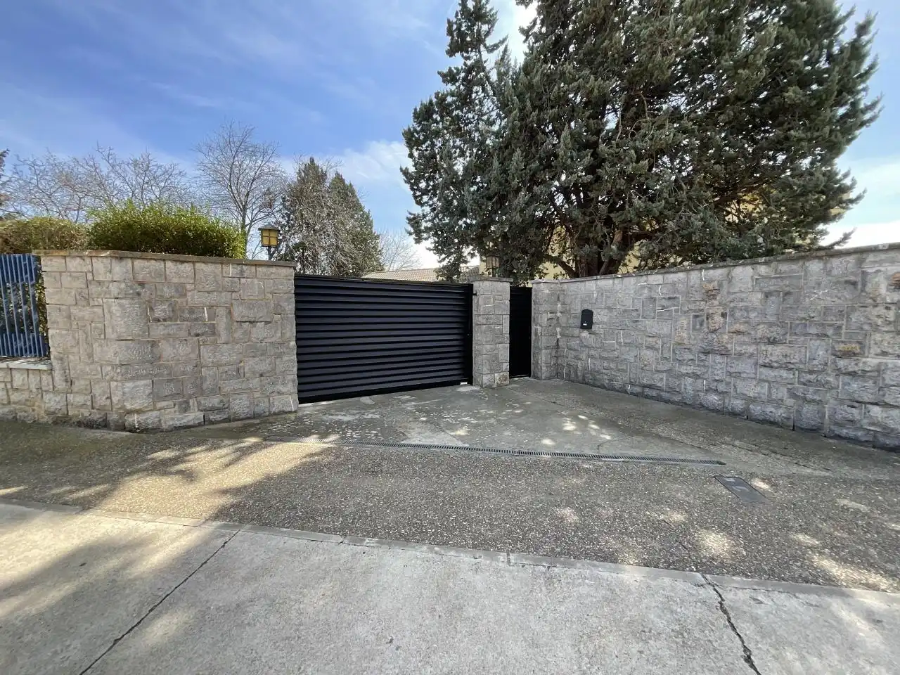 Vista exterior de Casa o xalet en venda en Castañares de Rioja amb Calefacció, Jardí privat i Parquet