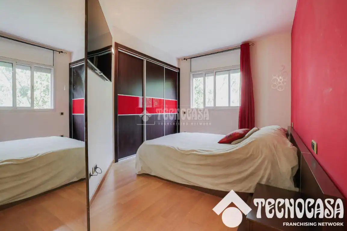 Schlafzimmer von Wohnung zum Verkauf in Barcelona mit Klimaanlage, Abstellraum und Balkon