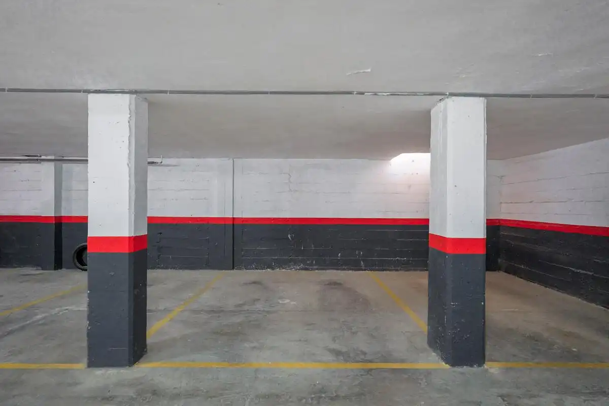 Parkplatz von Erdgeschoss zum Verkauf in Madrid mit Klimaanlage, Heizung und Terrasse