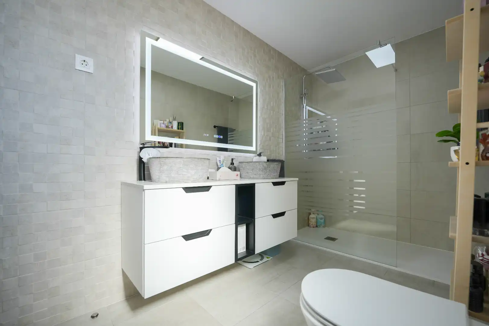 Badezimmer von Dachboden zum Verkauf in Valladolid mit Klimaanlage, Heizung und Privatgarten