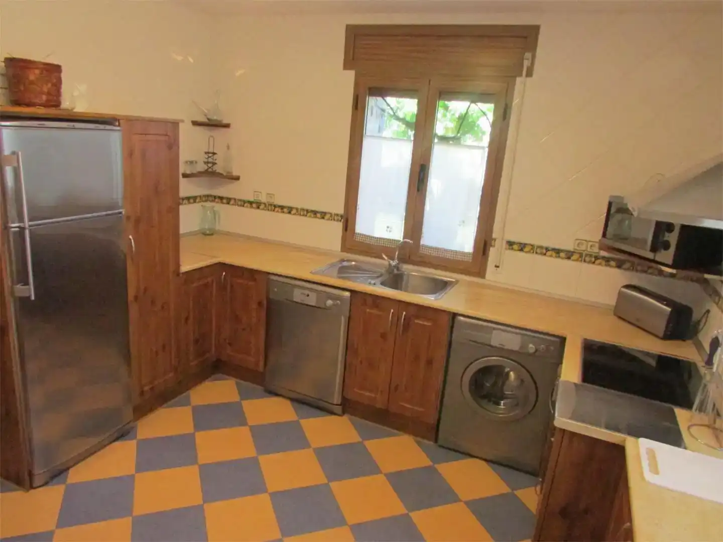 Cuina de Casa o xalet de lloguer en Jaca amb Jardí privat, Parquet i Moblat