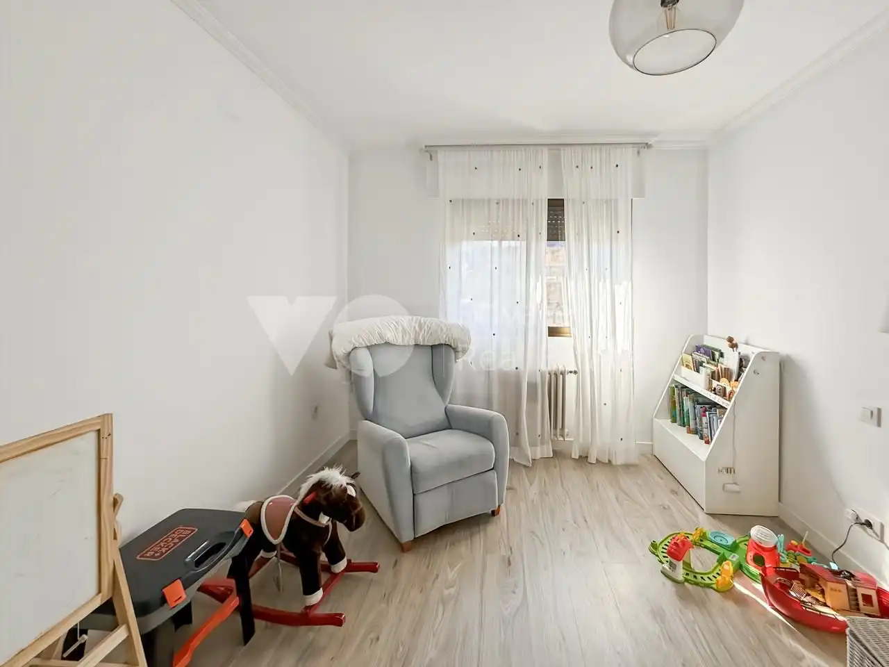 Habitación de Casa adosada en venta en Majadahonda con Aire acondicionado, Calefacción y Jardín privado