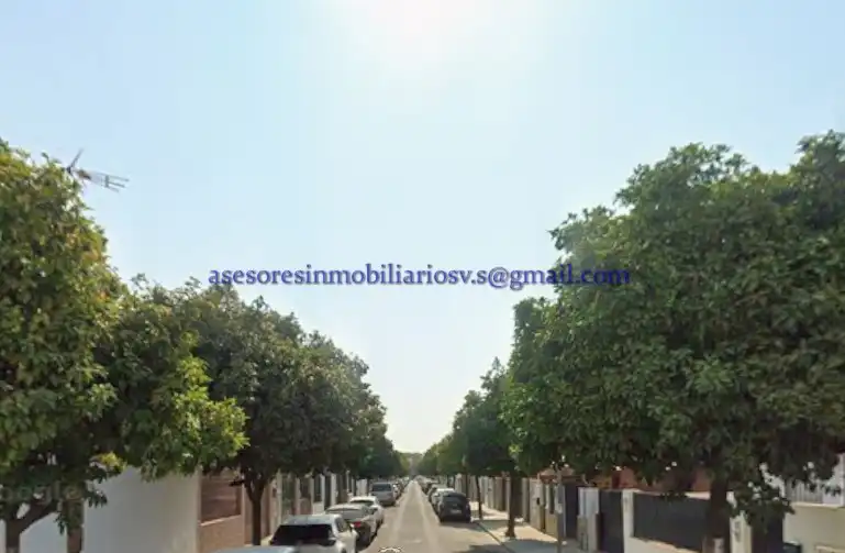 Vista exterior de Casa adosada en venta en Sevilla