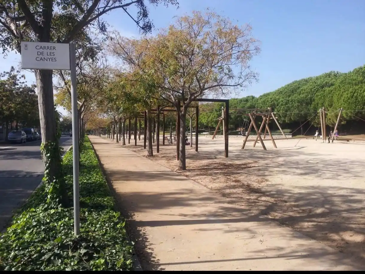 Casa adosada en venda a Can Bou