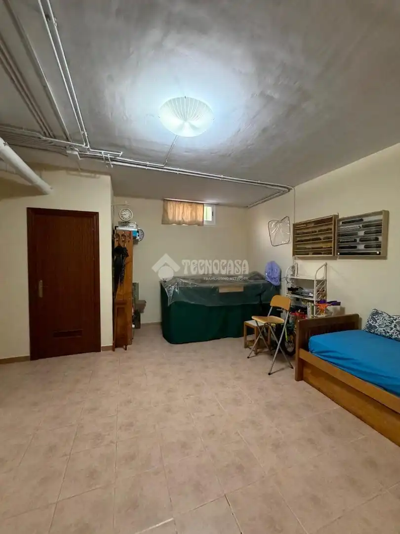 Detached homes for sale in Utrera  with Air Conditioner and Community pool