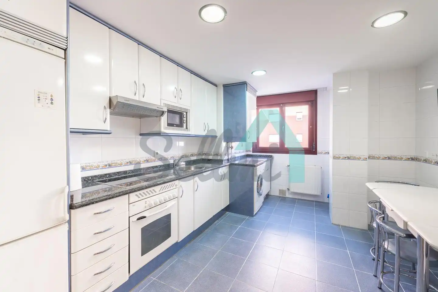 Cocina de Piso en venta en Oviedo  con Calefacción, Parquet y Trastero