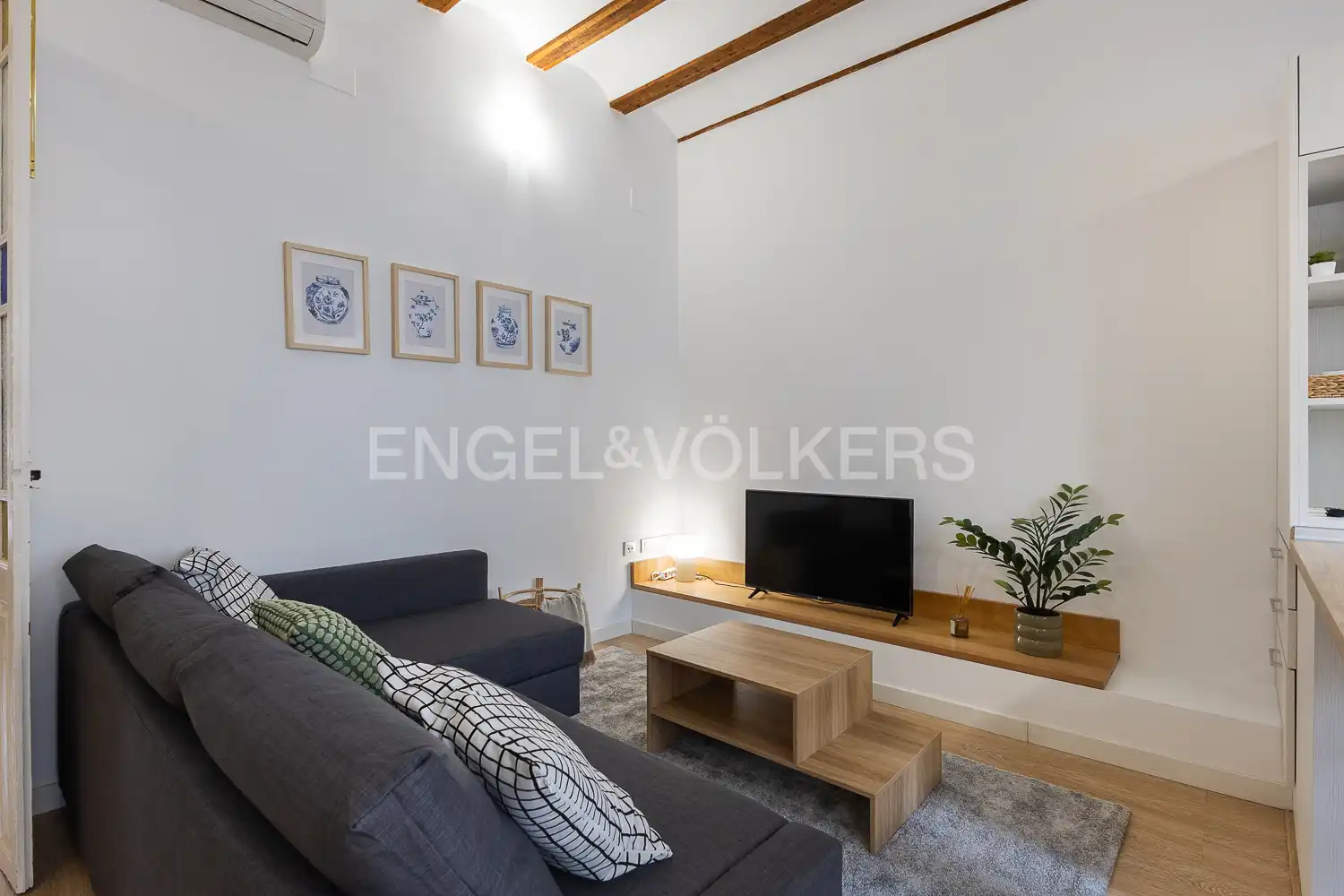 Living room of Flat for rent in Valencia  with Air Conditioner, Heating and Parquet flooring