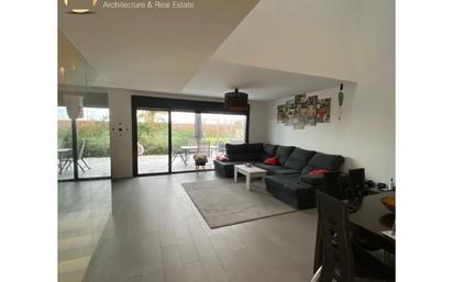 Living room of Single-family semi-detached for sale in  Madrid Capital