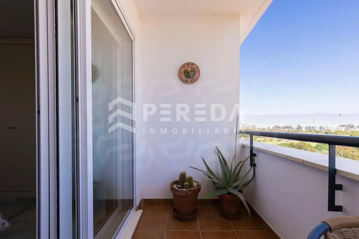 Terrasse von Wohnung zum Verkauf in Roquetas de Mar mit Klimaanlage, Privatgarten und Terrasse