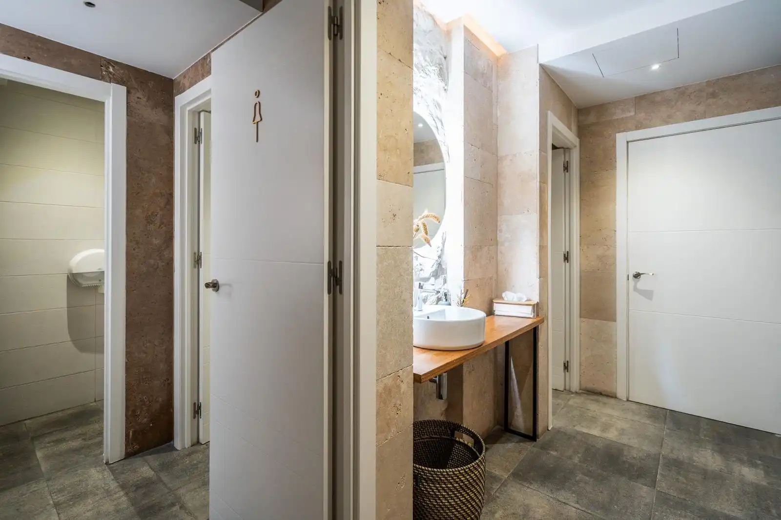 Baño de Local de alquiler en Madrid con Aire acondicionado