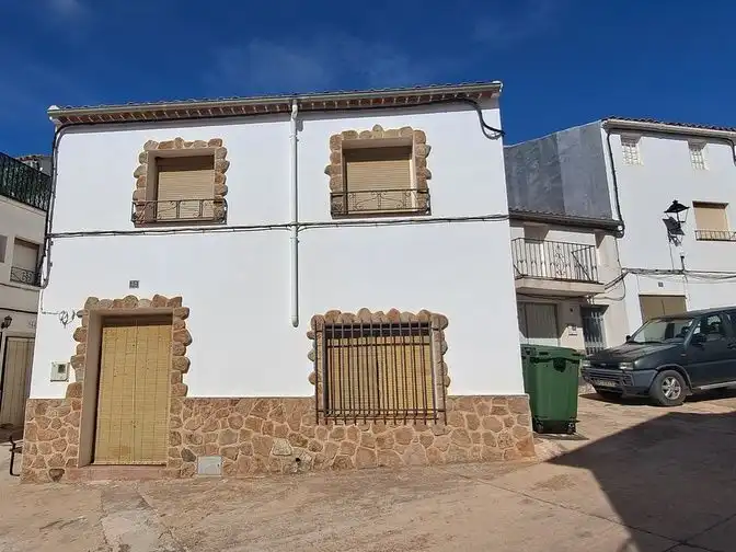 Adossat amb jardí en venda a Plaza Constitucion 1