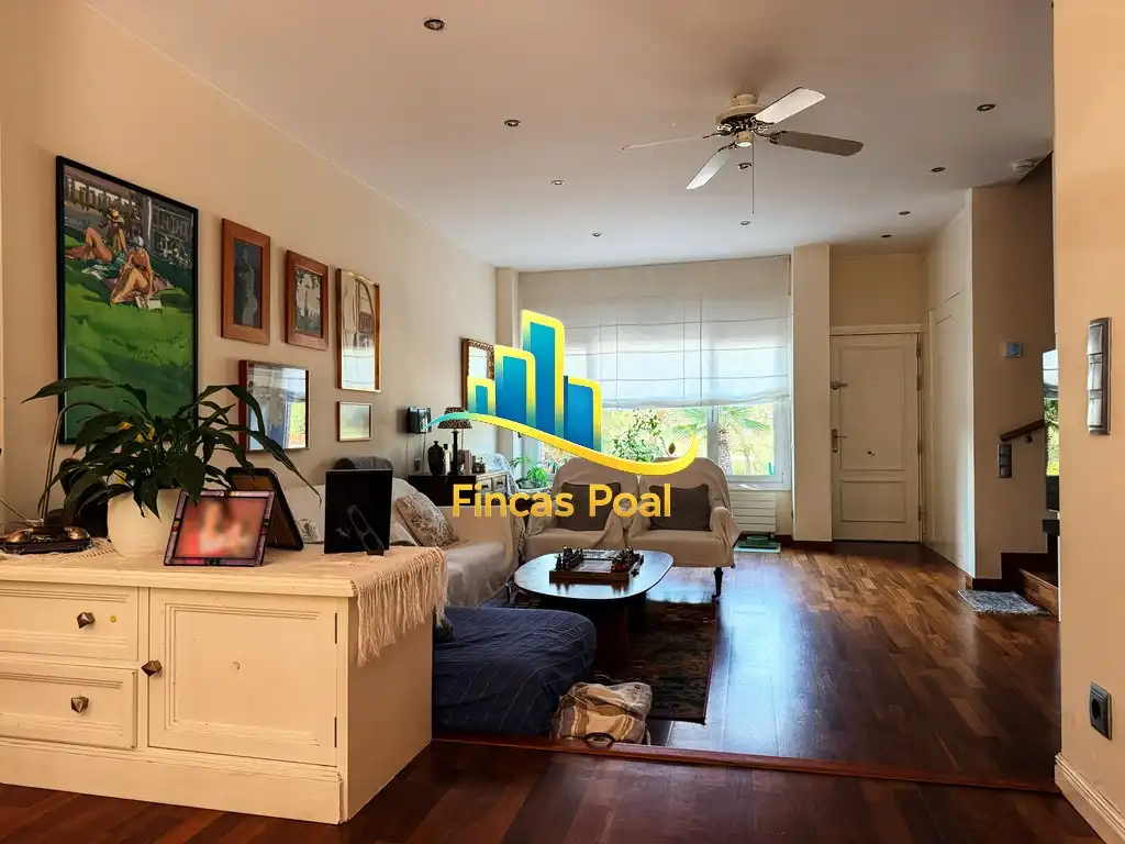 Sala de estar de Casa adosada en venta en Sant Just Desvern con Calefacción, Jardín privado y Piscina comunitaria