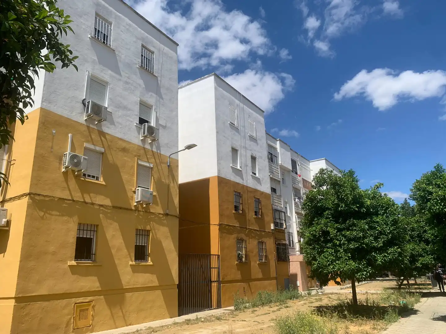 Vista exterior de Piso en venta en  Sevilla Capital con Aire acondicionado y Terraza