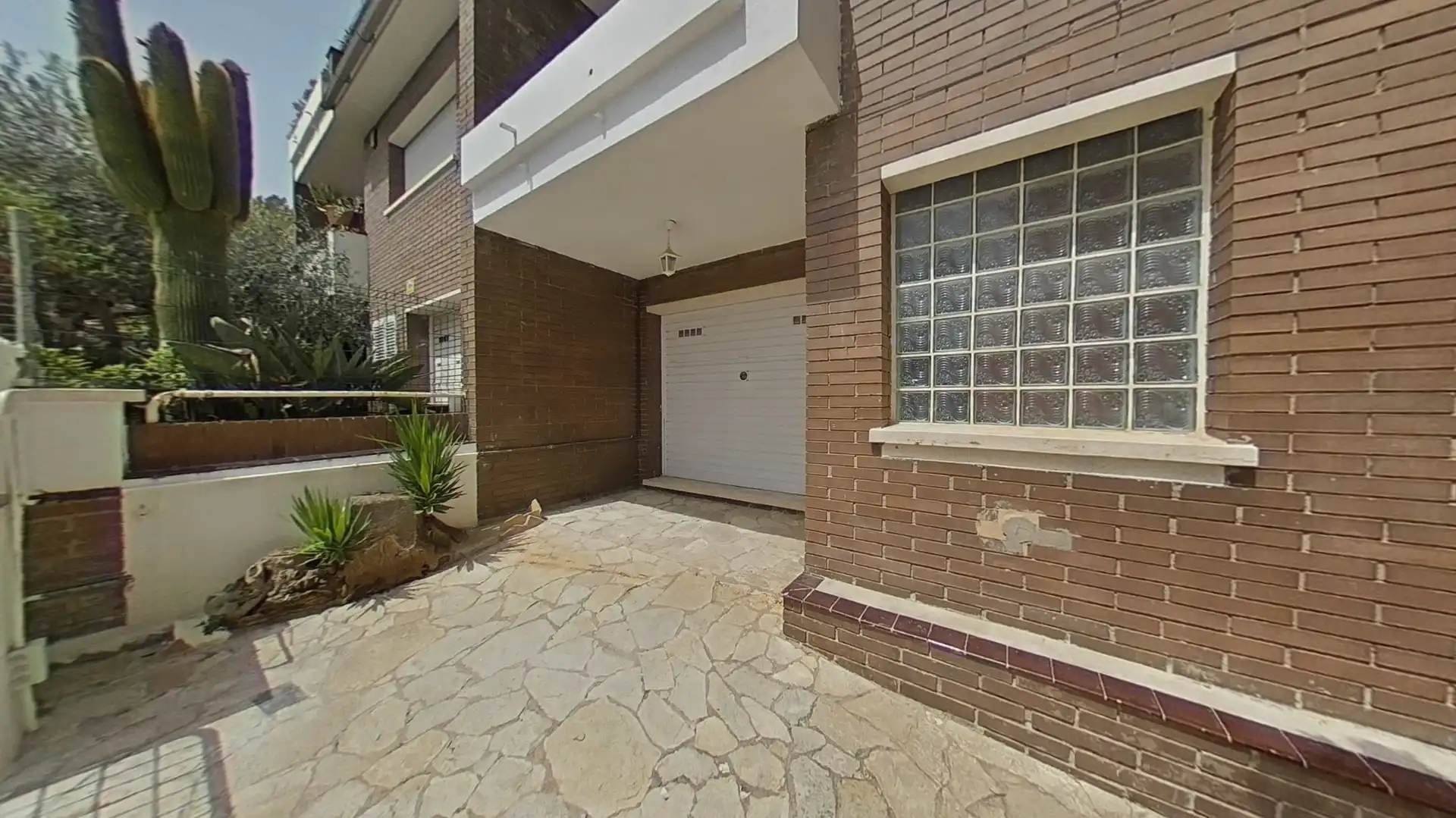 Vista exterior de Casa adosada en venta en Viladecans