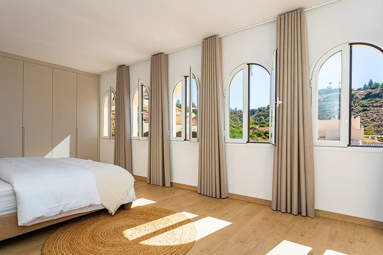 Habitación de Ático en venta en Marbella con Aire acondicionado, Terraza y Trastero