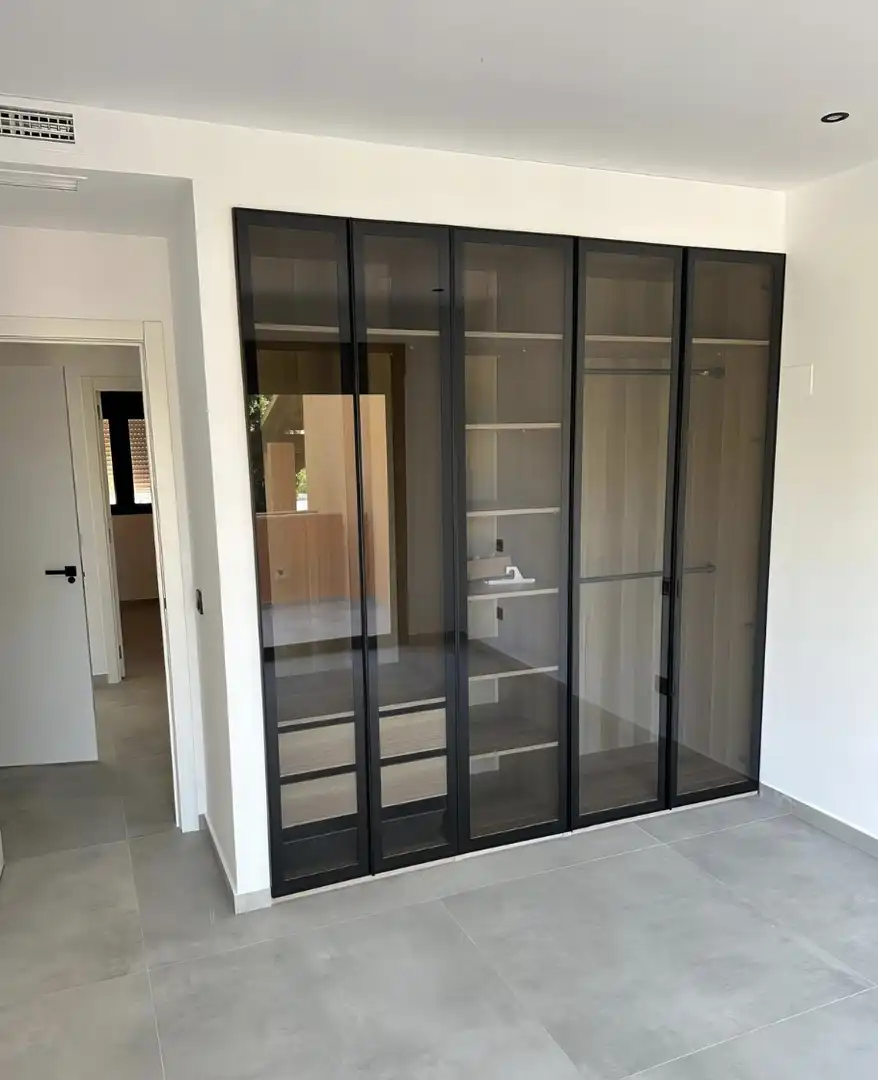 Habitación de Casa adosada en venta en Benahavís con Aire acondicionado, Calefacción y Jardín privado