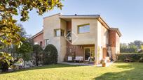Vista exterior de Casa o xalet en venda en Vallromanes amb Aire condicionat, Jardí privat i Terrassa