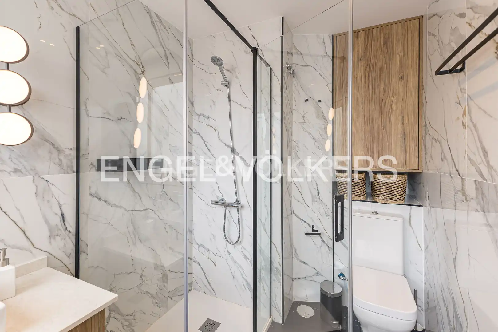 Bathroom of Flat for rent in Madrid  with Air Conditioner, Heating and Storage room