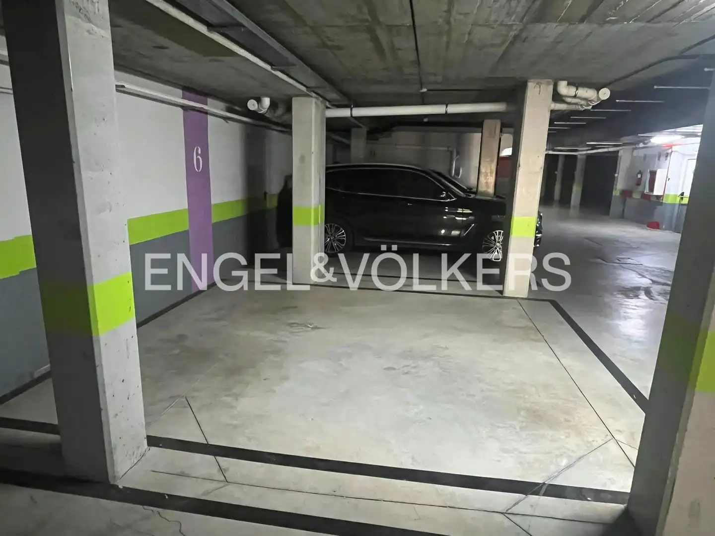 Parking de Apartamento de alquiler en Madrid con Aire acondicionado, Calefacción y Jardín privado