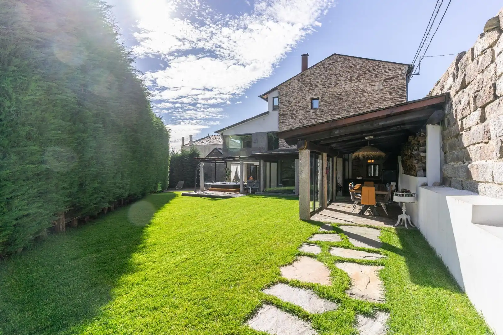Jardín de Casa o chalet en venta en Lugo con Calefacción, Jardín privado y Jacuzzi