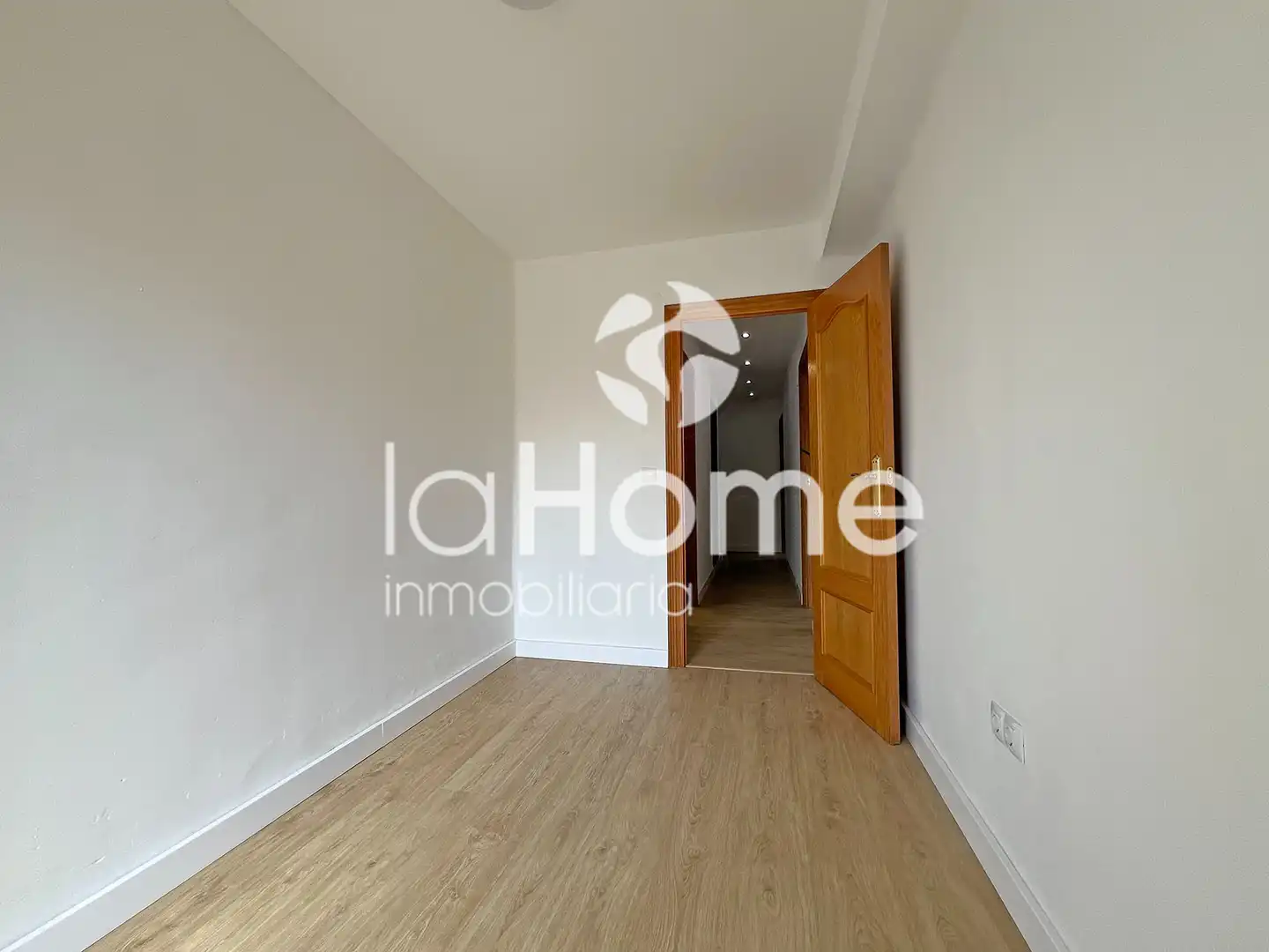 Flat for sale in Paterna  with Air Conditioner, Parquet flooring and Terrace