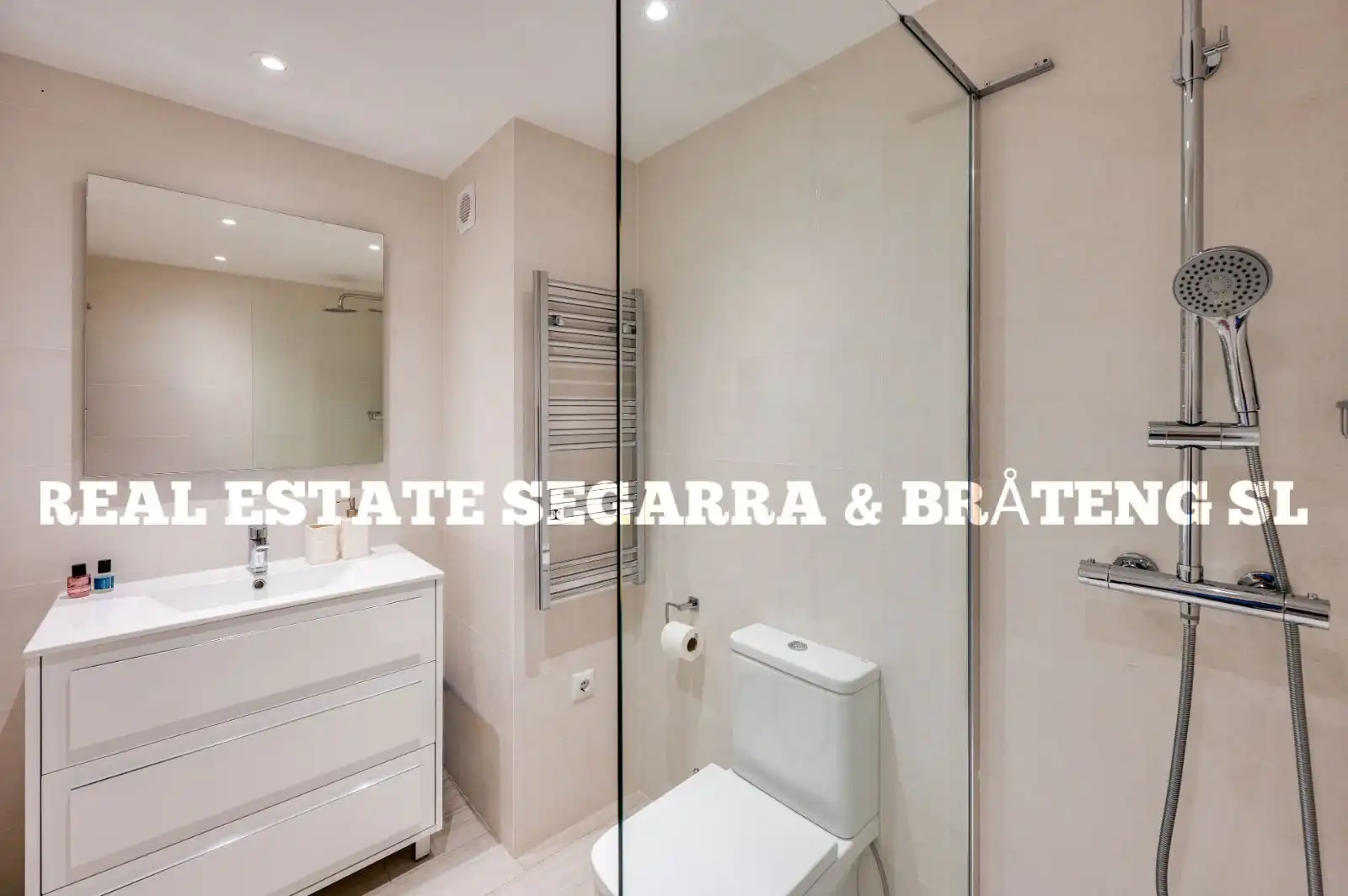 Bany de Àtic en venda en Mijas amb Aire condicionat, Terrassa i Moblat