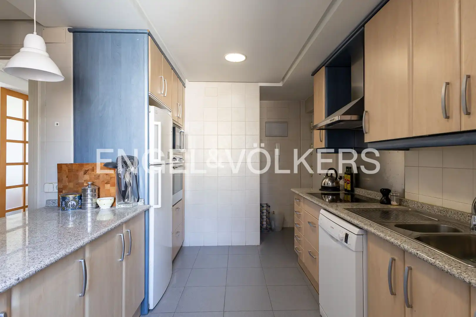 Küche von Wohnung zum Verkauf in Madrid mit Klimaanlage, Heizung und Privatgarten