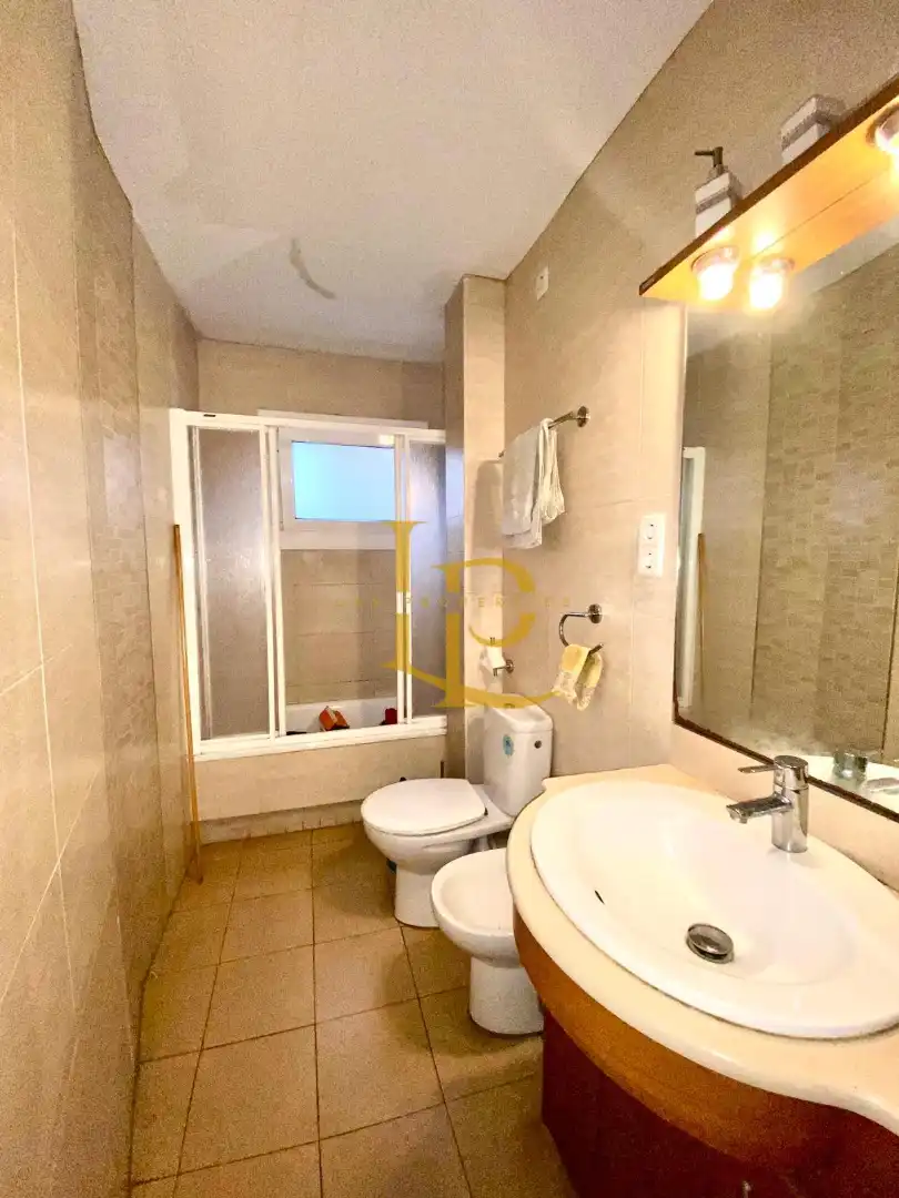 Baño de Piso en venta en Barcelona con Calefacción, Terraza y Horno