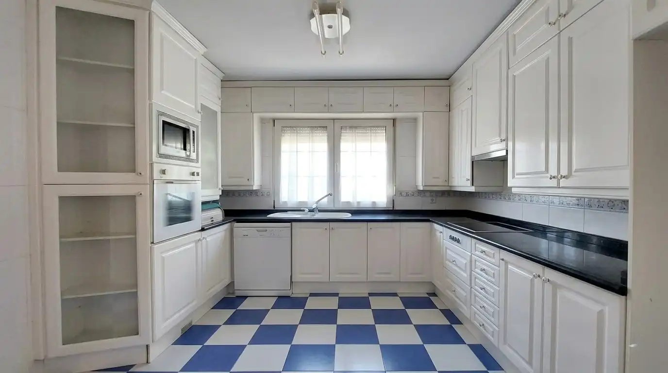 Cocina de Casa o chalet en venta en Pozuelo de Alarcón con Aire acondicionado, Calefacción y Jardín privado