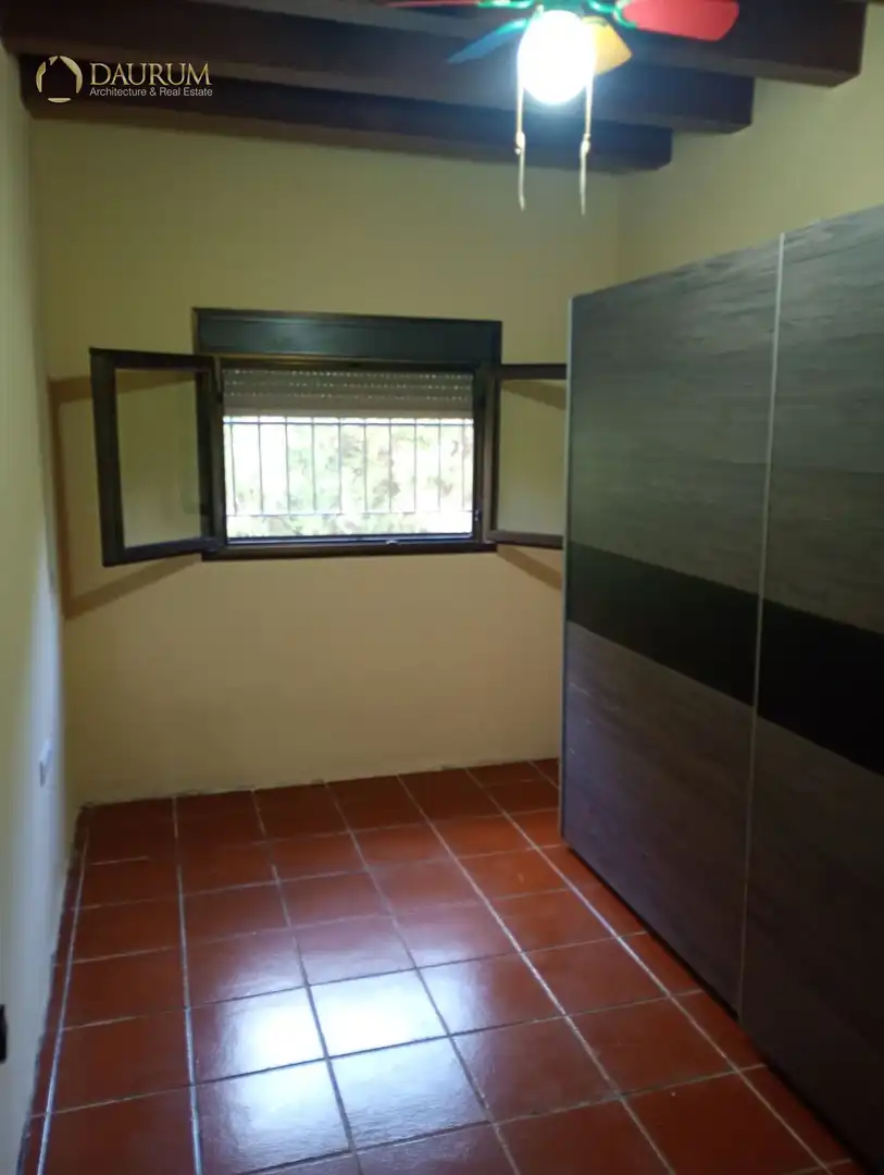 Dormitori de Casa o xalet en venda en La Rinconada amb Aire condicionat i Piscina