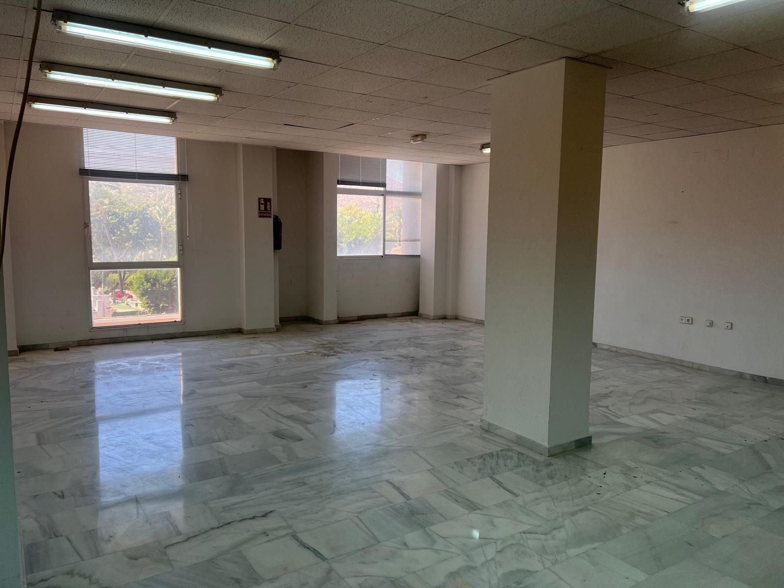 Oficina en venta en Cartagena con Aire acondicionado