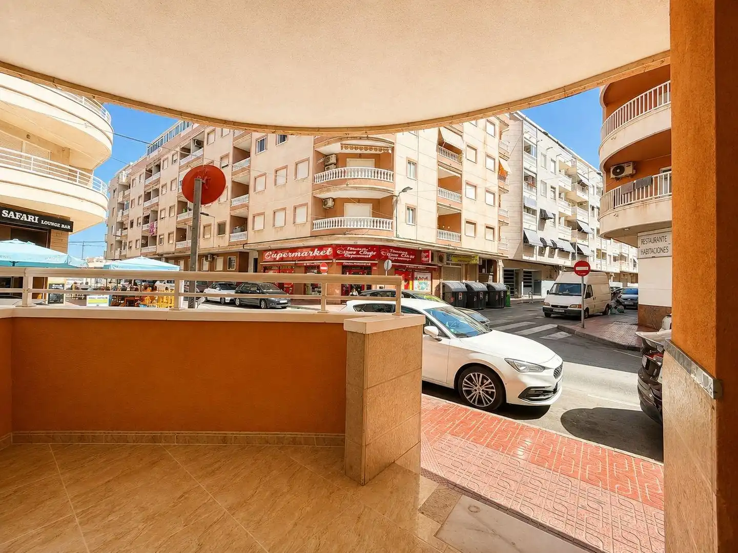 Vista exterior de Planta baixa en venda en Torrevieja amb Aire condicionat, Calefacció i Terrassa
