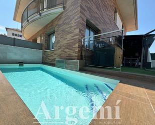 Swimming pool of Single-family semi-detached for sale in Palau-solità i Plegamans  with Air Conditioner, Terrace and Swimming Pool