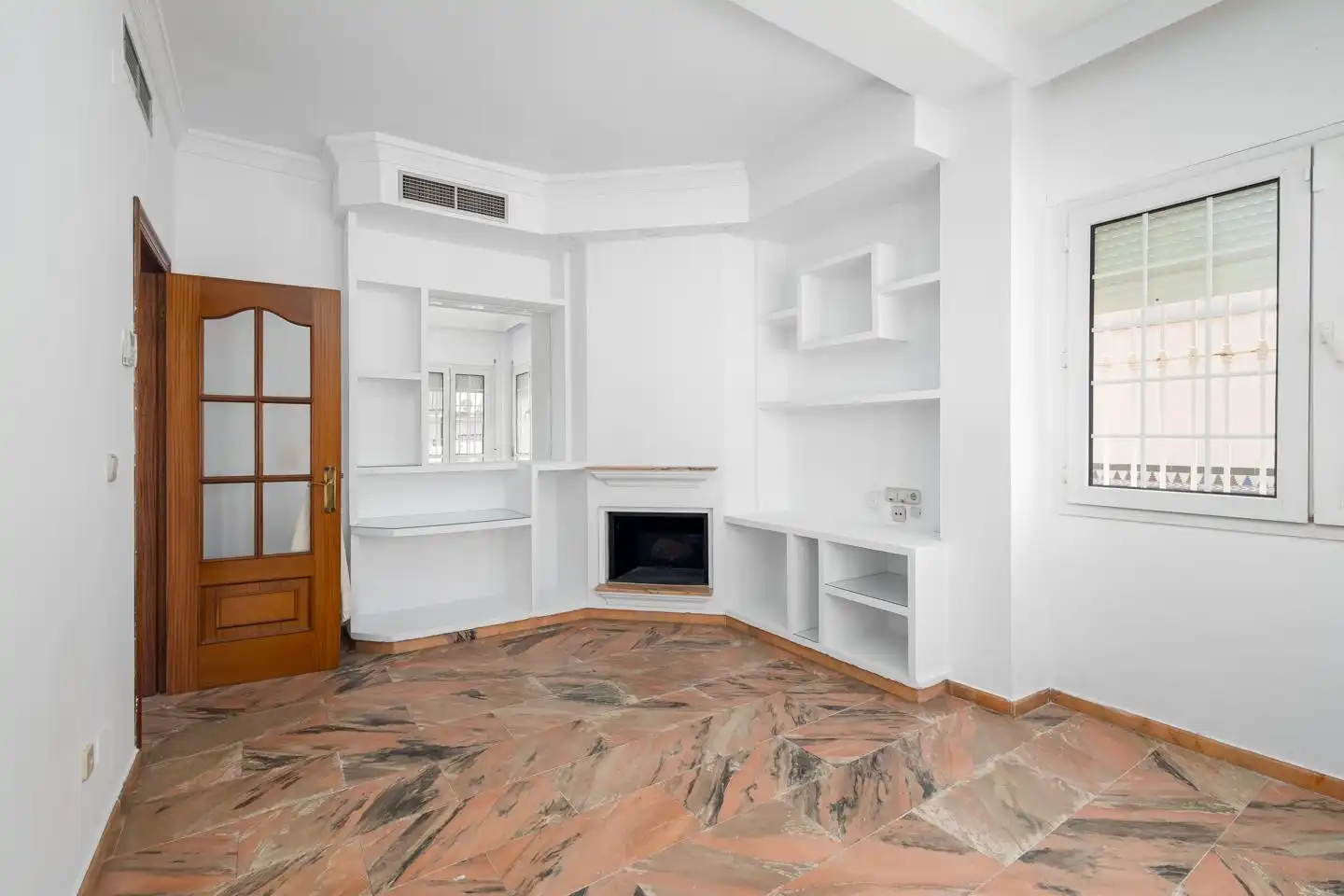 Sala d'estar de Casa o xalet en venda en Málaga amb Jardí privat, Terrassa i Piscina
