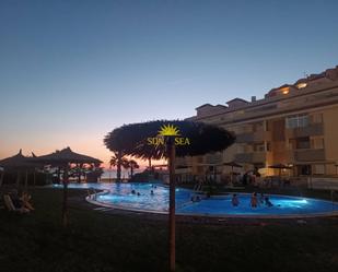 Piscina de Apartament de lloguer en La Manga del Mar Menor amb Aire condicionat, Calefacció i Terrassa