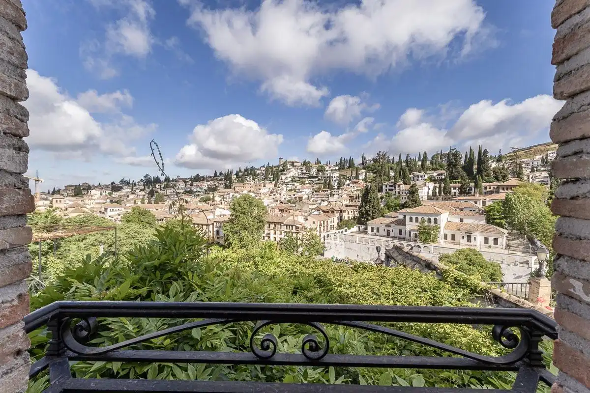 Vista exterior de Casa o xalet en venda en Granada amb Terrassa i Balcó