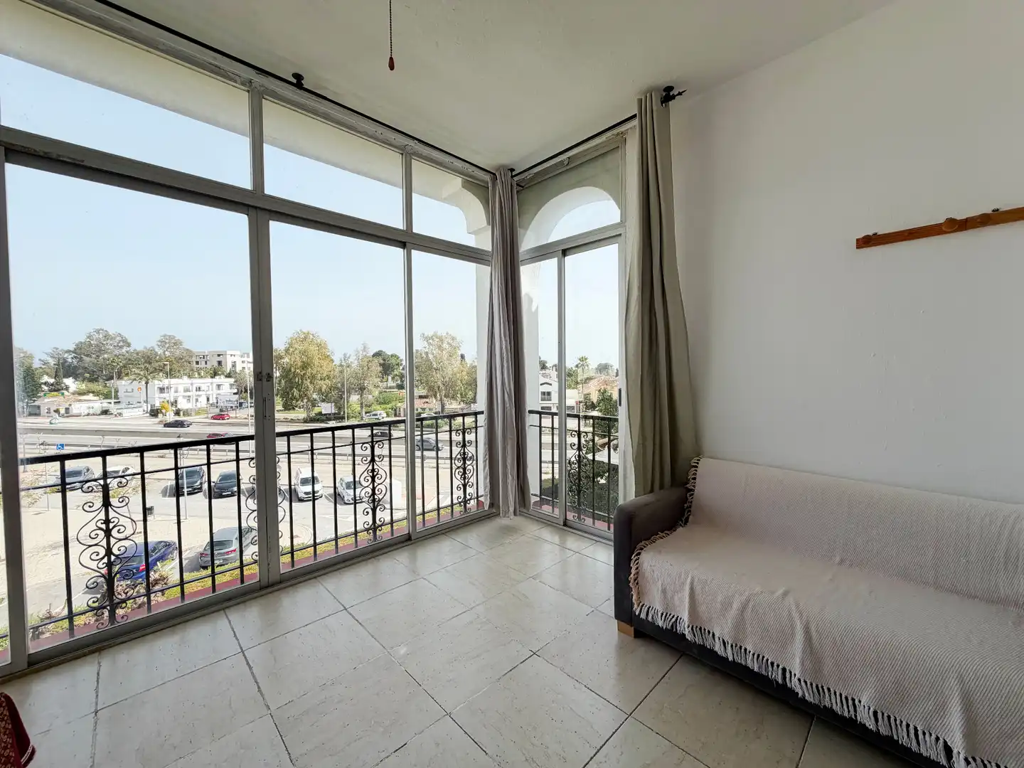 Dormitori de Apartament en venda en Estepona amb Terrassa i Piscina comunitària