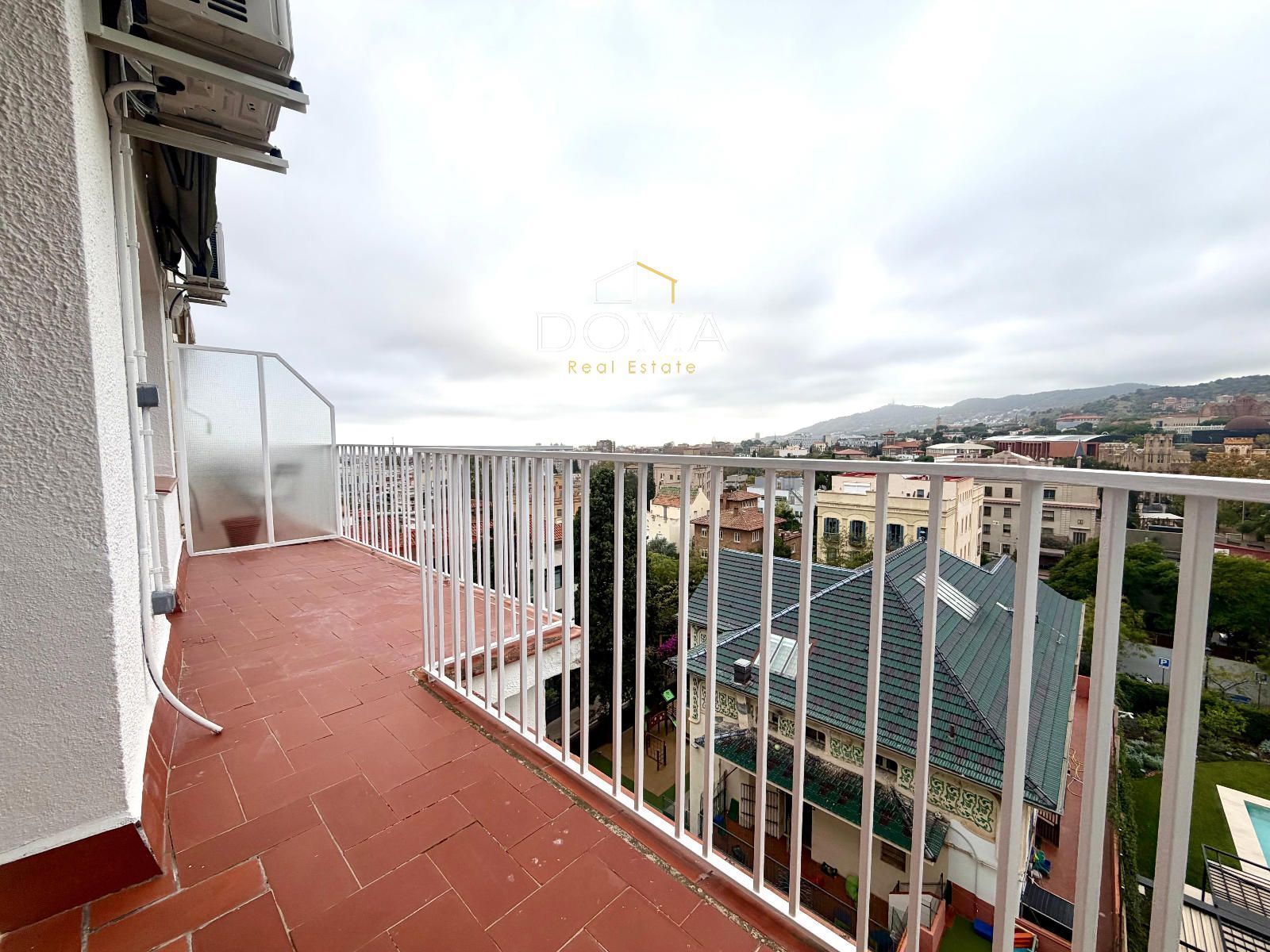 Terrace of Attic to rent in  Barcelona Capital  with Air Conditioner, Heating and Parquet flooring
