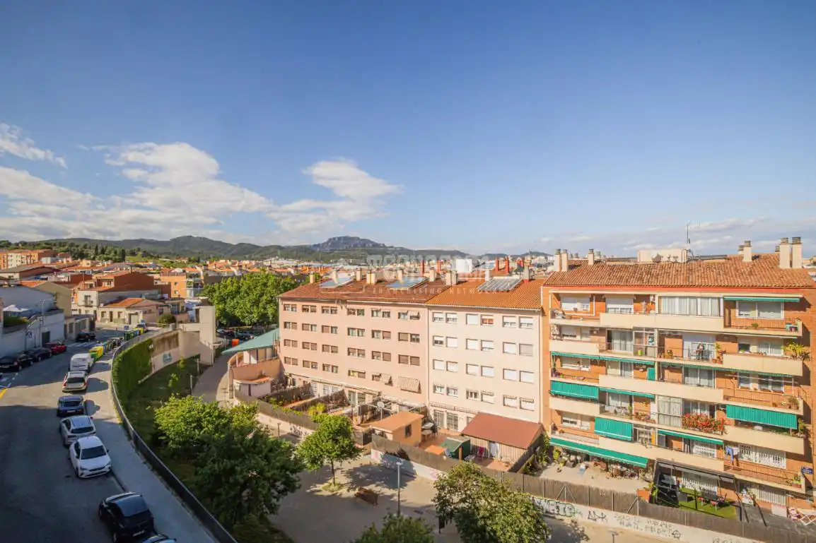 Vista exterior de Piso en venta en Terrassa con Calefacción y Balcón