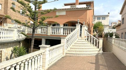 AMPLITUD, LUZ Y VISTAS AL MAR EN UN ESPECTACULAR CHALET EN EL VENDRELL!