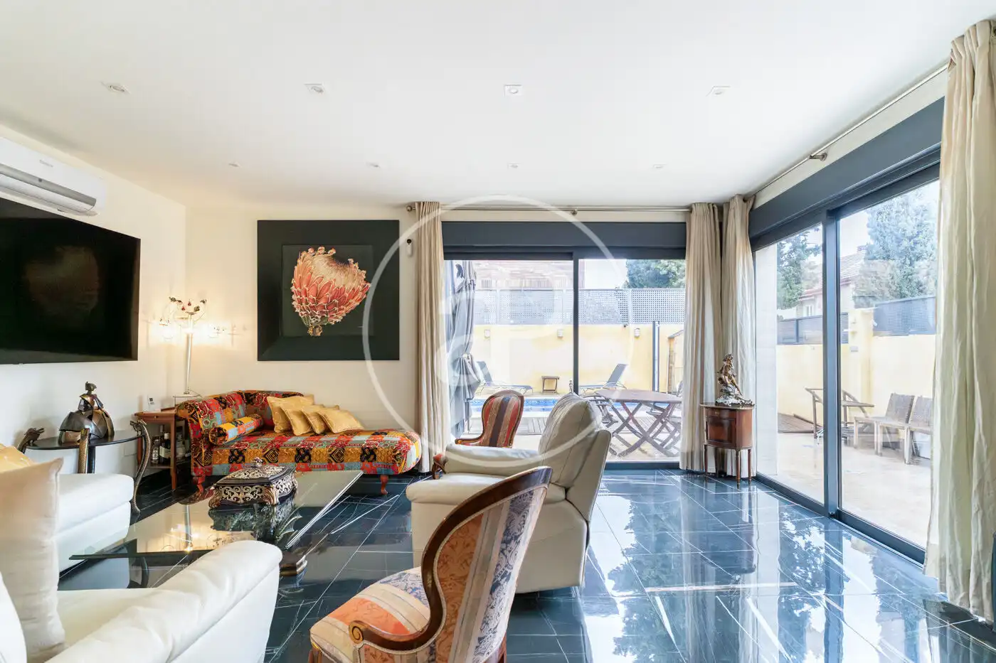 Sala d'estar de Casa adosada en venda en Pozuelo de Alarcón amb Aire condicionat, Calefacció i Jardí privat