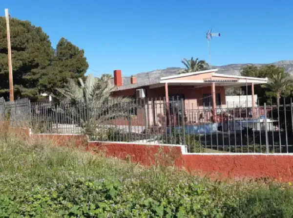 Xalet amb piscina en venda a Crevillent