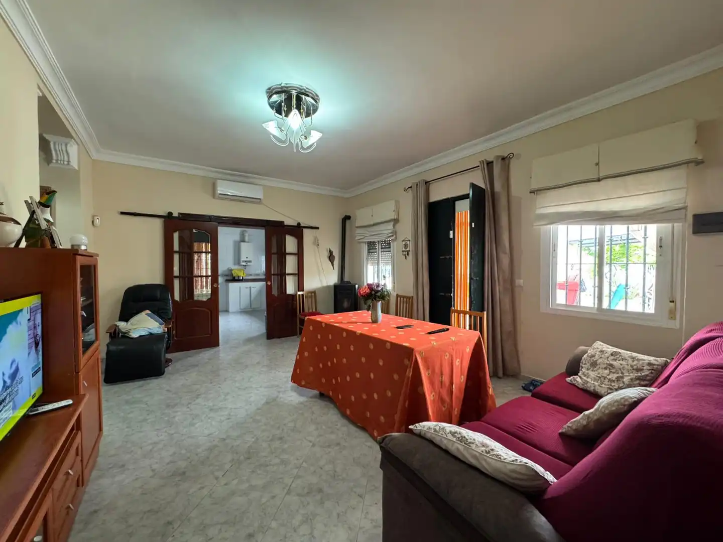 Sala de estar de Casa o chalet en venta en Carmona con Terraza, Trastero y Piscina