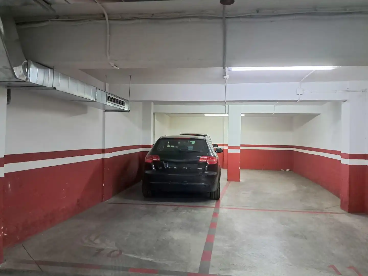 Parking de Piso en venta en Madrid con Aire acondicionado, Calefacción y Jardín privado