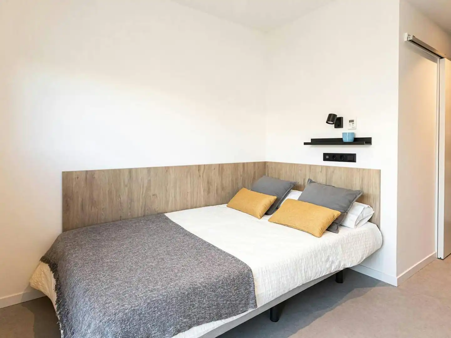 Habitación de Piso para compartir en  Sevilla Capital con Aire acondicionado, Calefacción y Jardín privado